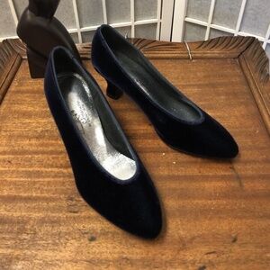 Special Occasions, Women, Formal Velvet Shoes, Dark Blue, Size 6, Medium heel.!